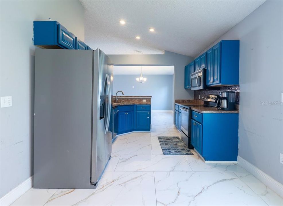 For Sale: $349,900 (3 beds, 2 baths, 1865 Square Feet)
