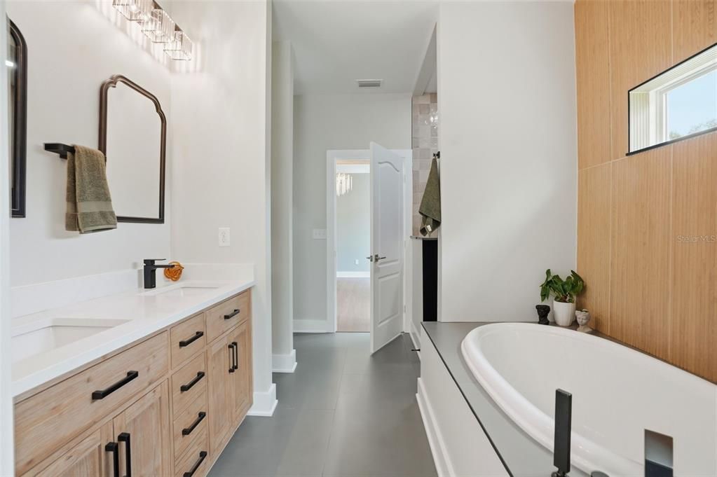 For Sale: $549,900 (3 beds, 2 baths, 2346 Square Feet)