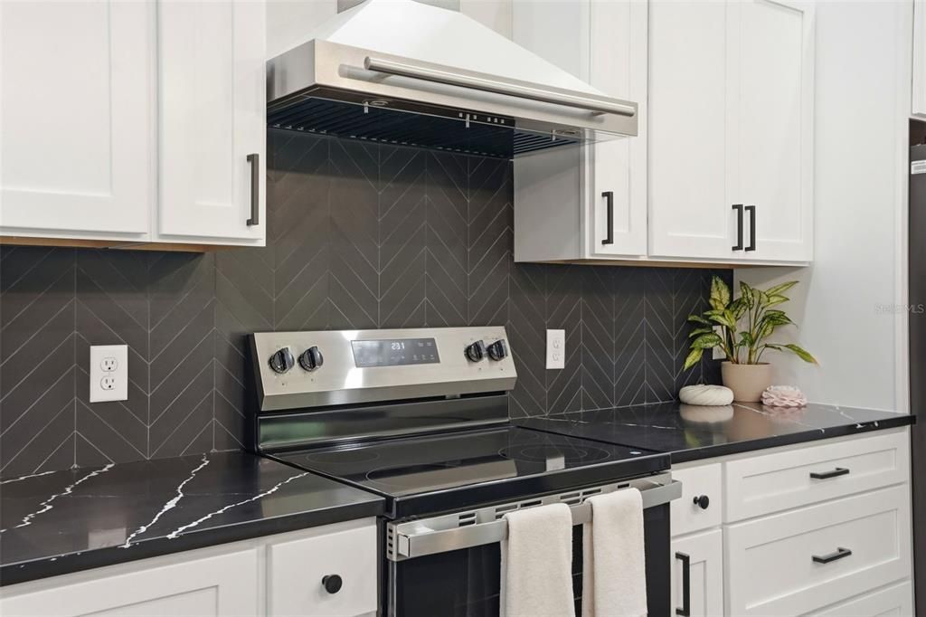 For Sale: $549,900 (3 beds, 2 baths, 2346 Square Feet)