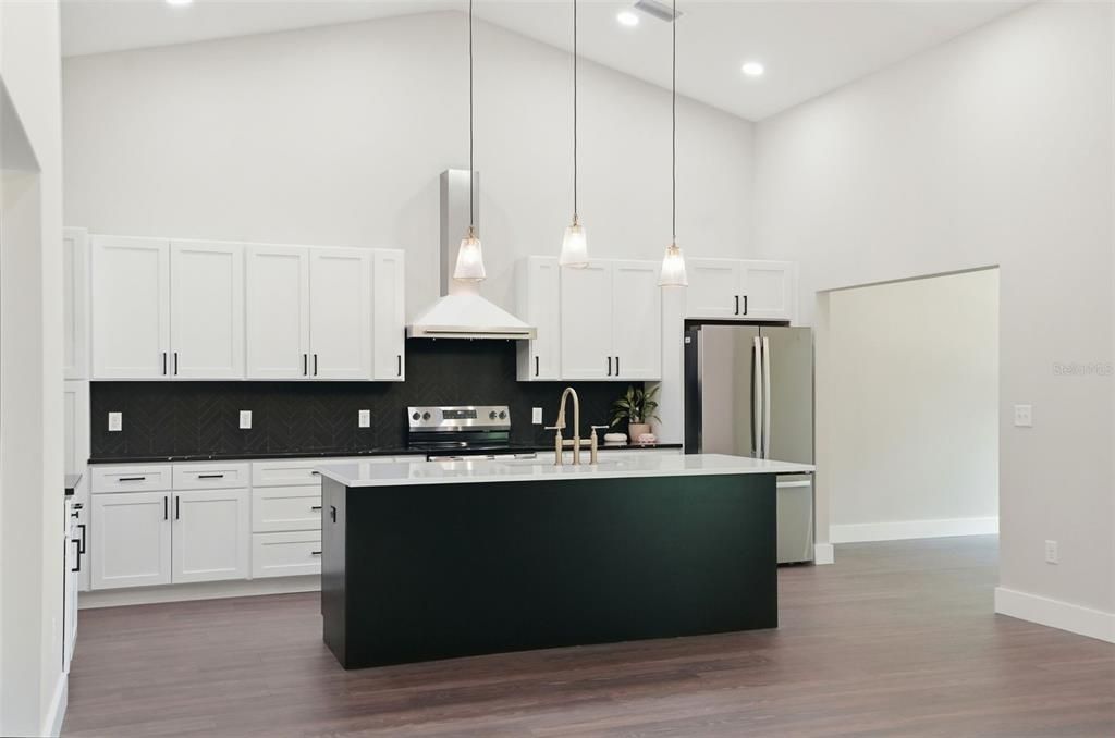For Sale: $549,900 (3 beds, 2 baths, 2346 Square Feet)