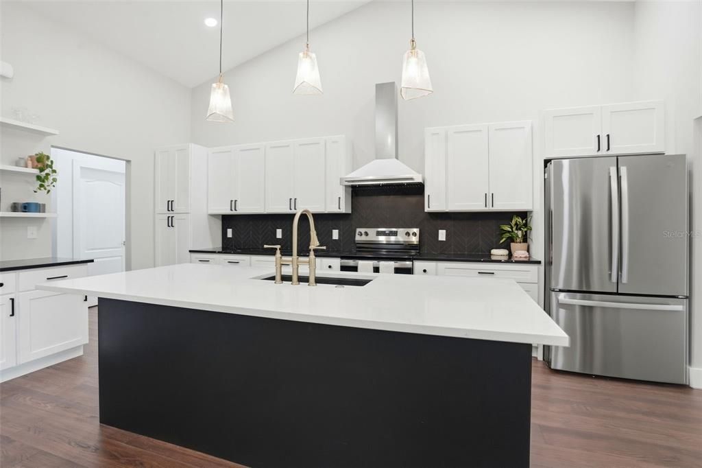 For Sale: $549,900 (3 beds, 2 baths, 2346 Square Feet)