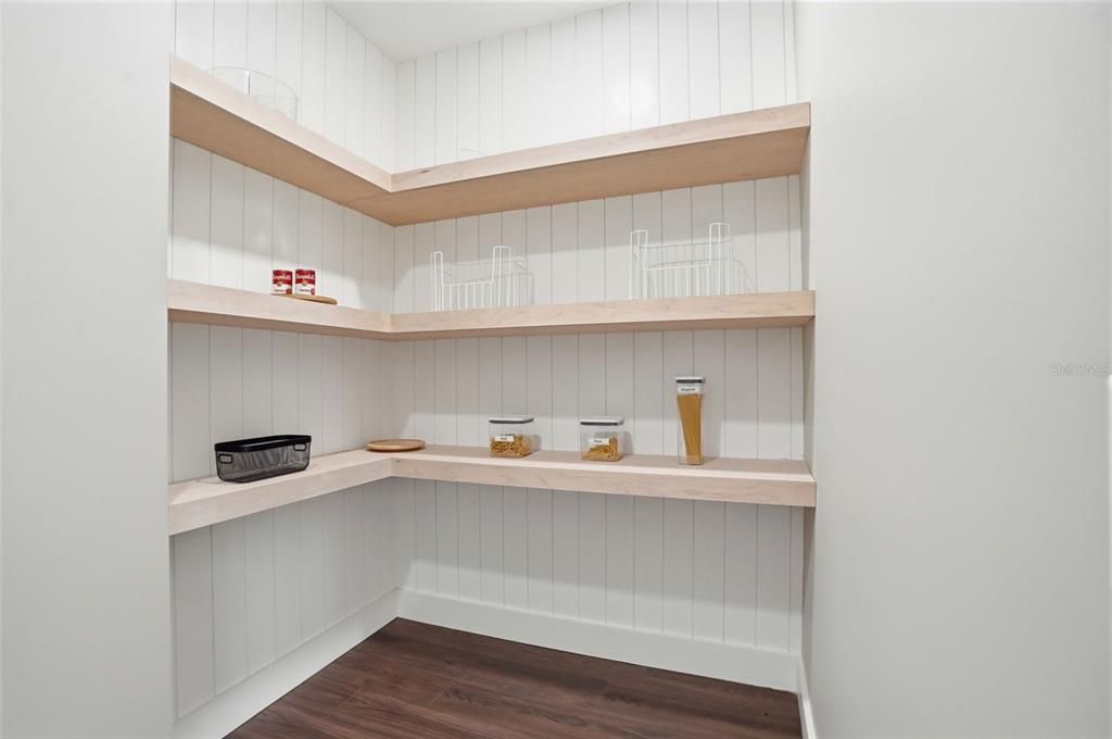 For Sale: $549,900 (3 beds, 2 baths, 2346 Square Feet)