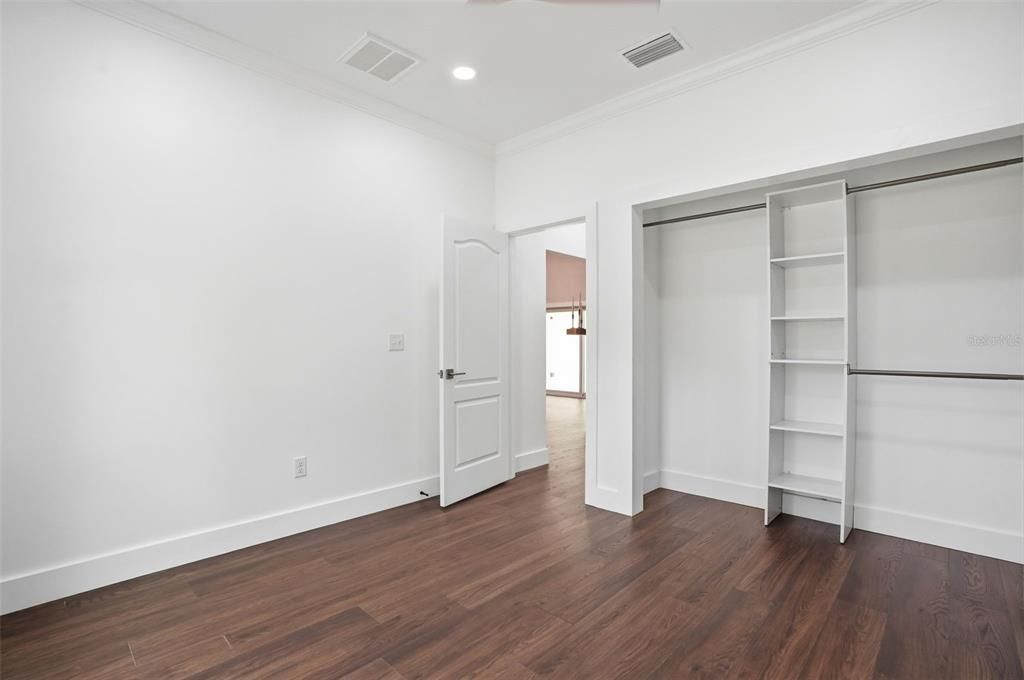 For Sale: $549,900 (3 beds, 2 baths, 2346 Square Feet)