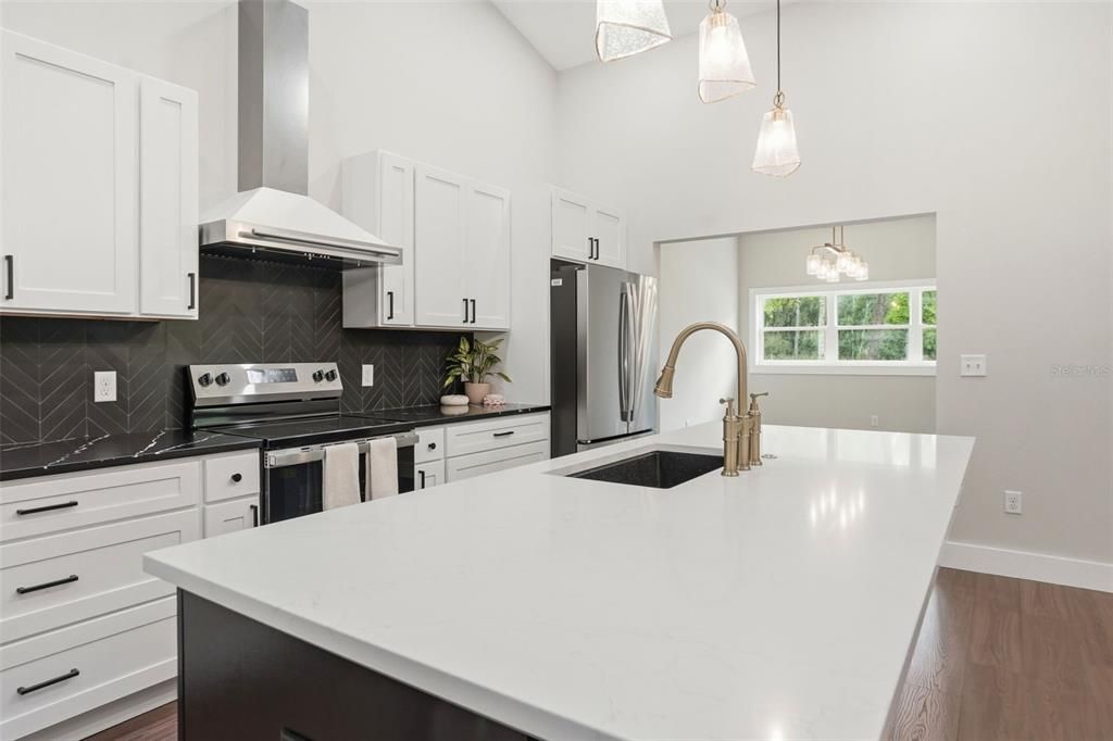 For Sale: $549,900 (3 beds, 2 baths, 2346 Square Feet)