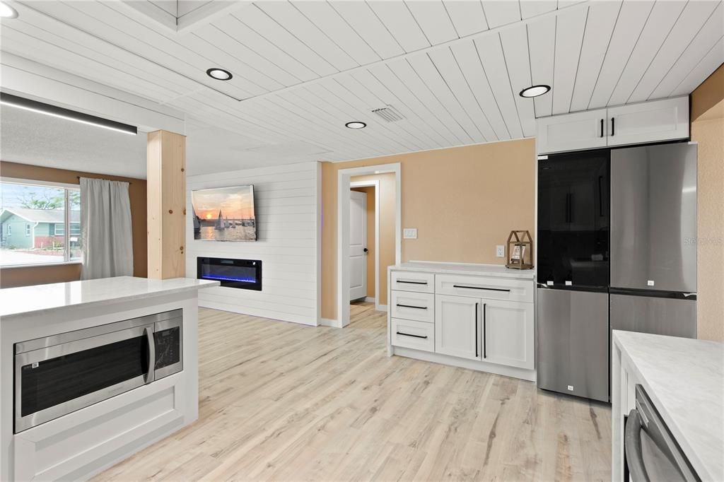 For Sale: $569,900 (4 beds, 2 baths, 2048 Square Feet)