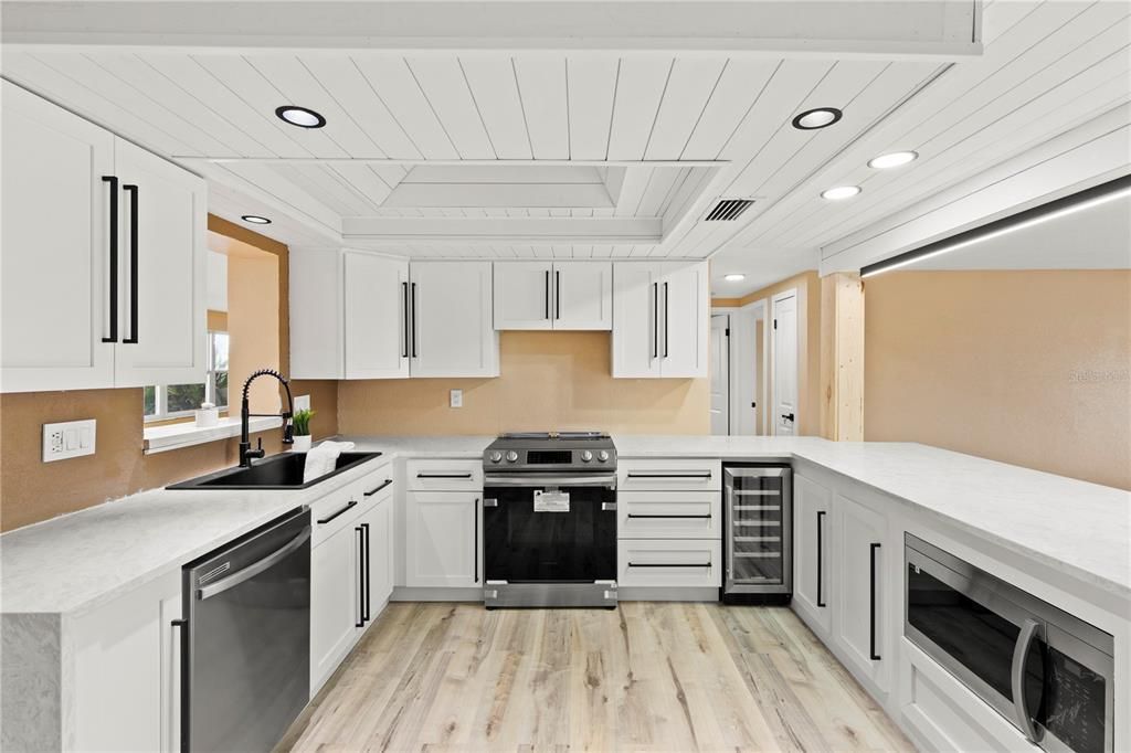 For Sale: $569,900 (4 beds, 2 baths, 2048 Square Feet)