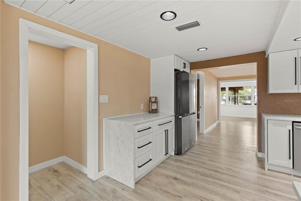 For Sale: $569,900 (4 beds, 2 baths, 2048 Square Feet)