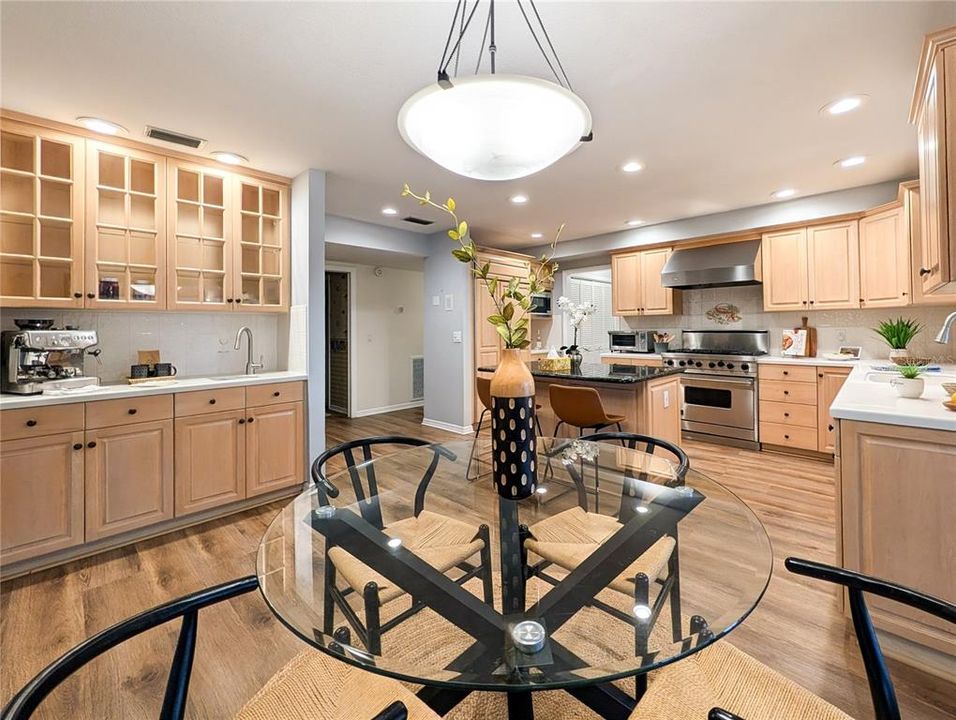 En Venta: $950,000 (4 camas, 3 baños, 3543 Pies cuadrados)