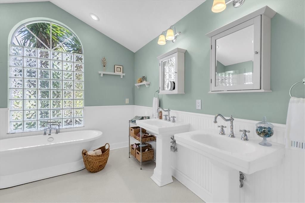 Active With Contract: $525,000 (3 beds, 2 baths, 2169 Square Feet)
