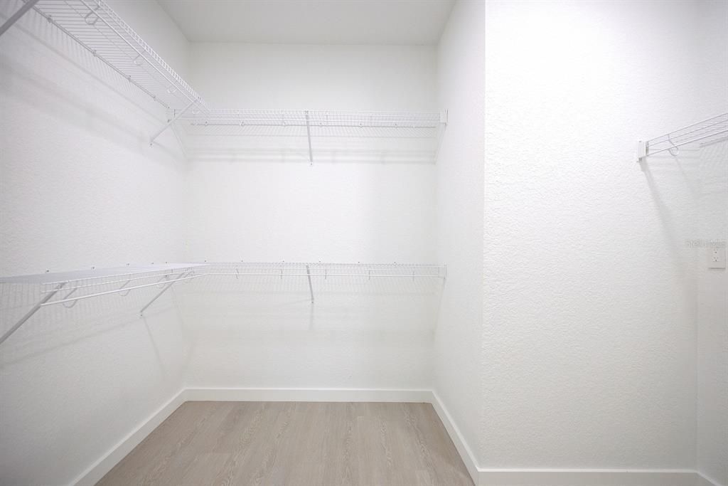 For Sale: $249,900 (3 beds, 2 baths, 1327 Square Feet)