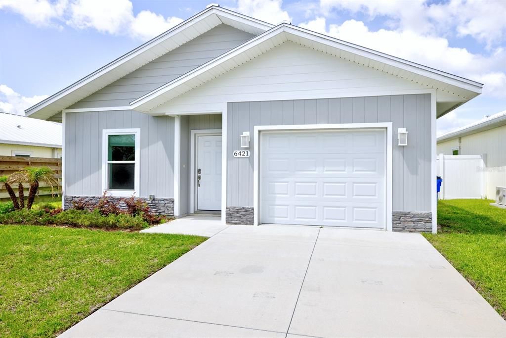 For Sale: $249,900 (3 beds, 2 baths, 1327 Square Feet)