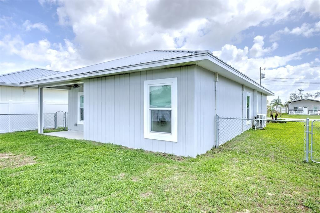 For Sale: $249,900 (3 beds, 2 baths, 1327 Square Feet)