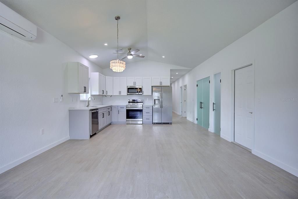 For Sale: $249,900 (3 beds, 2 baths, 1327 Square Feet)