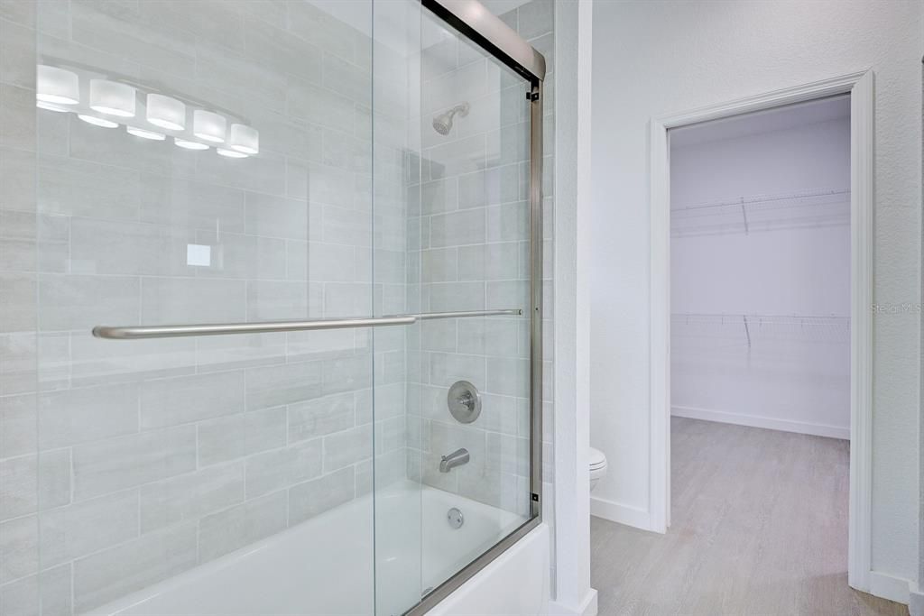 For Sale: $249,900 (3 beds, 2 baths, 1327 Square Feet)