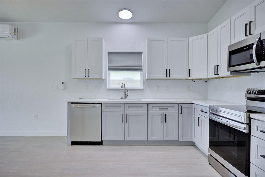 For Sale: $249,900 (3 beds, 2 baths, 1327 Square Feet)