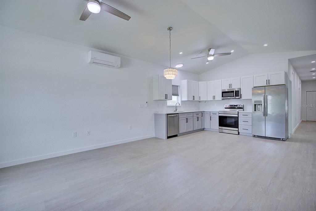 For Sale: $249,900 (3 beds, 2 baths, 1327 Square Feet)