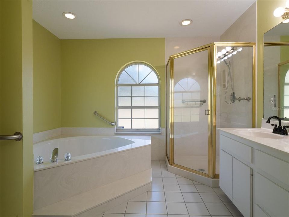 На продажу: $1,290,000 (3 спален, 2 ванн, 2413 Квадратных фут)