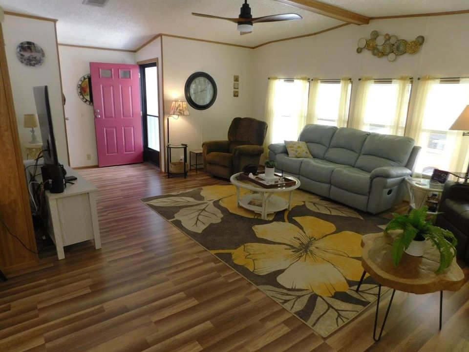 Activo con contrato: $174,900 (2 camas, 2 baños, 1518 Pies cuadrados)