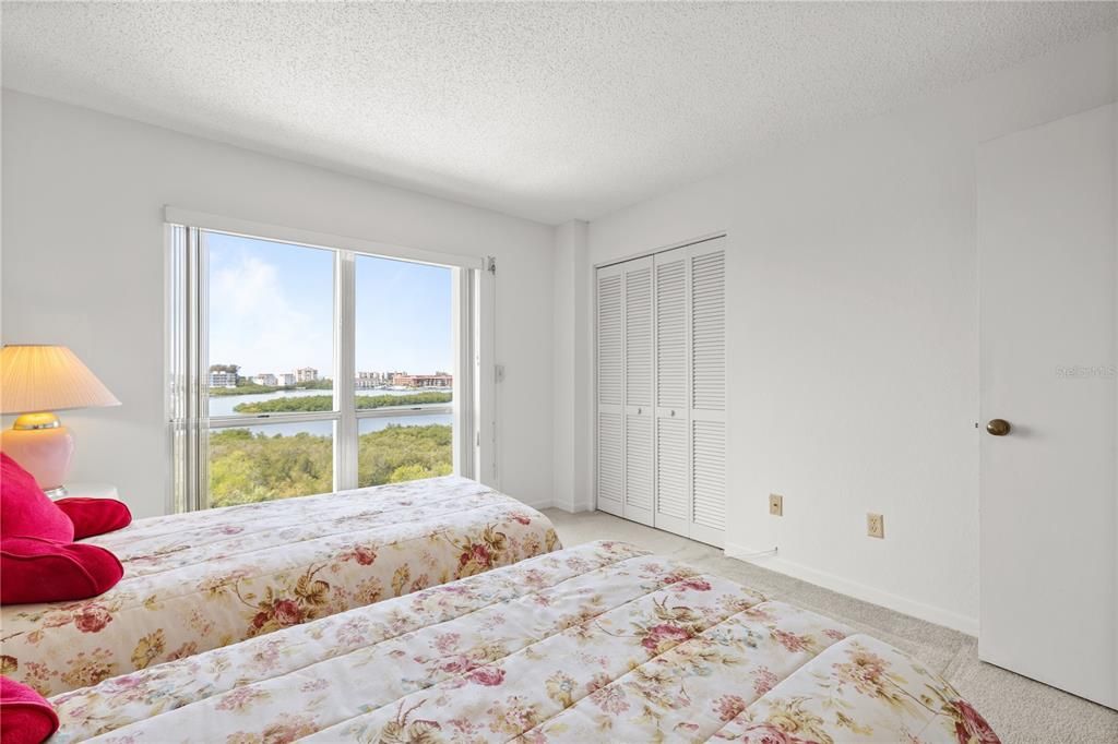 En Venta: $299,900 (2 camas, 2 baños, 1055 Pies cuadrados)