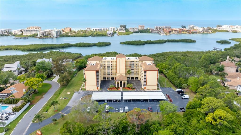 En Venta: $299,900 (2 camas, 2 baños, 1055 Pies cuadrados)