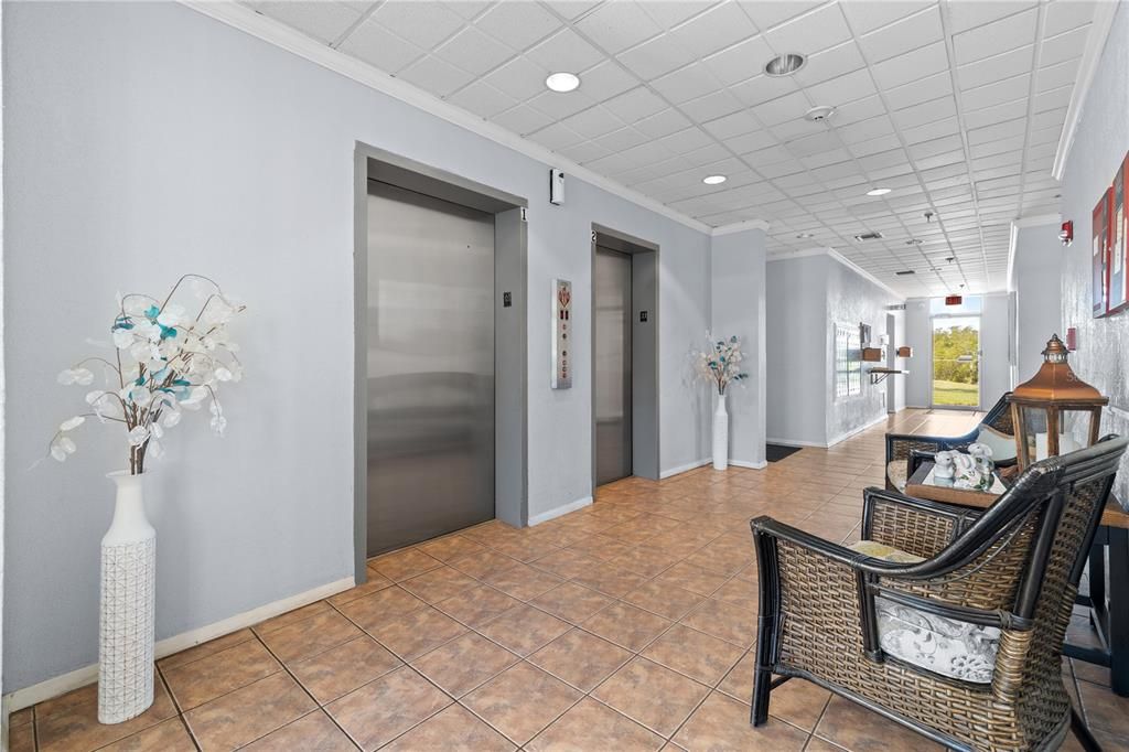 En Venta: $299,900 (2 camas, 2 baños, 1055 Pies cuadrados)