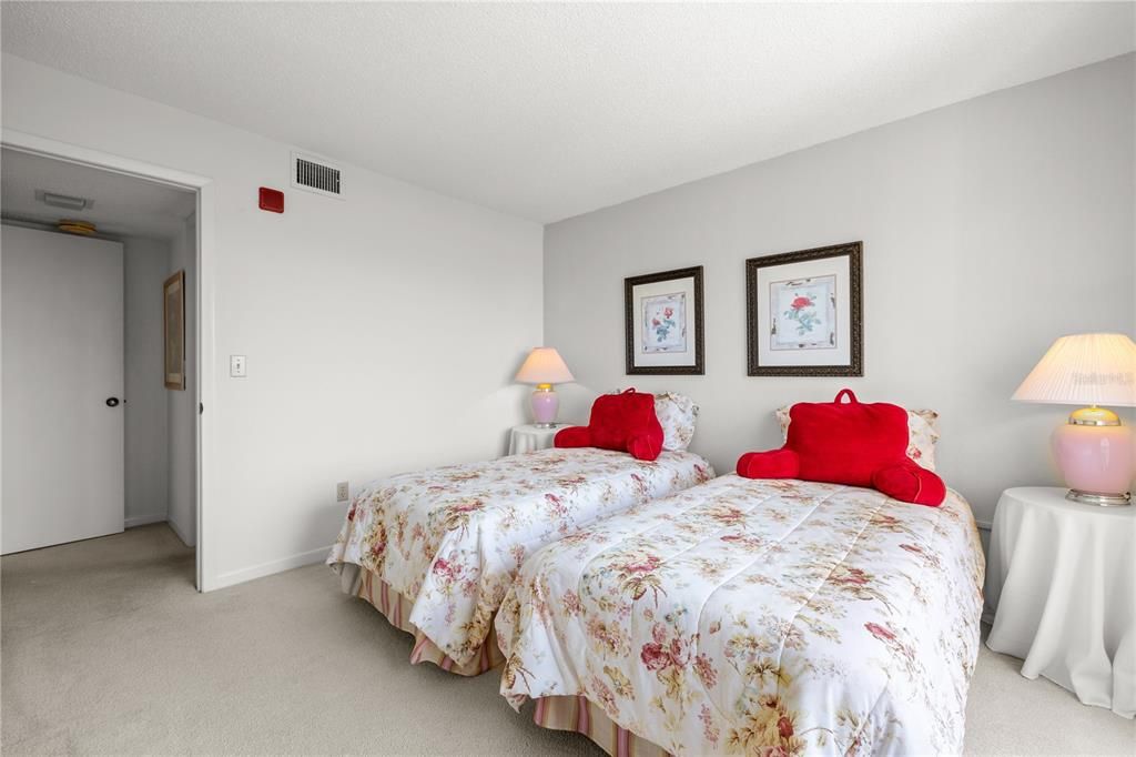 En Venta: $299,900 (2 camas, 2 baños, 1055 Pies cuadrados)