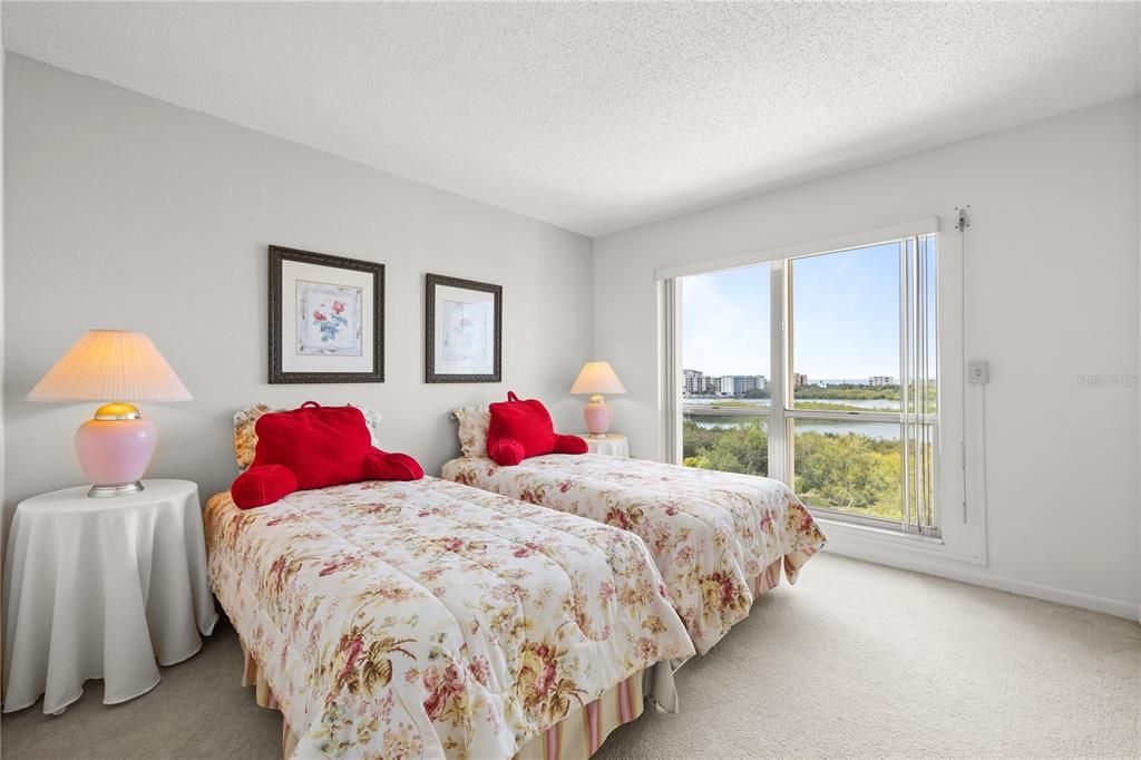 En Venta: $299,900 (2 camas, 2 baños, 1055 Pies cuadrados)