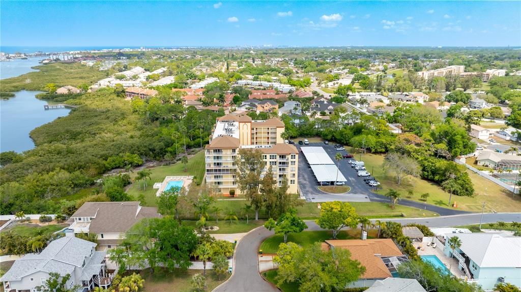 En Venta: $299,900 (2 camas, 2 baños, 1055 Pies cuadrados)