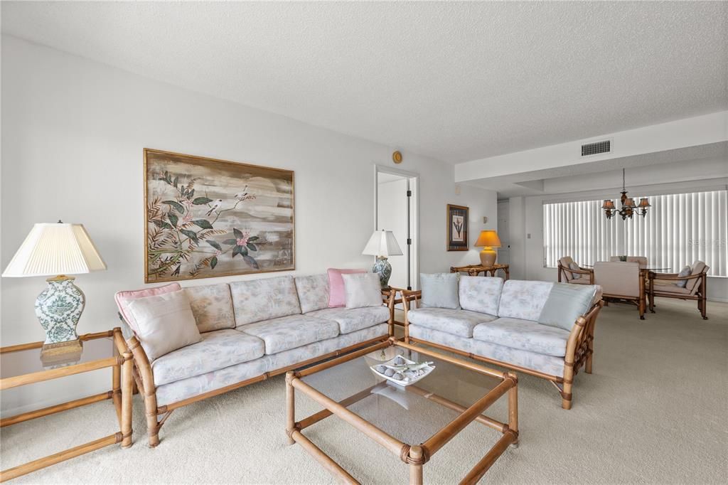 En Venta: $299,900 (2 camas, 2 baños, 1055 Pies cuadrados)