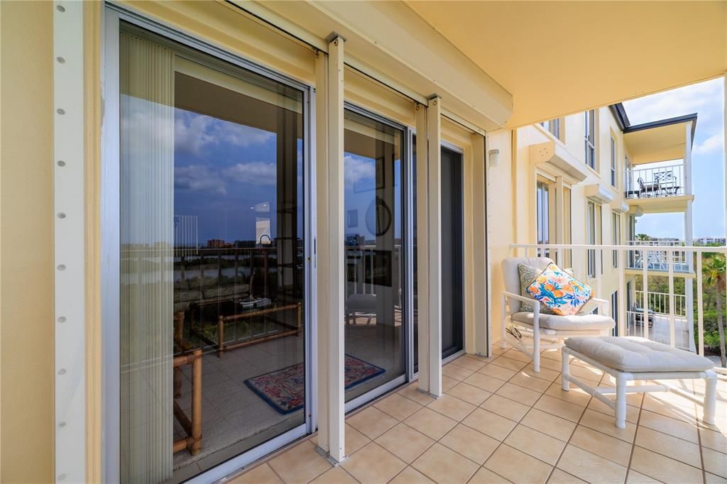 En Venta: $299,900 (2 camas, 2 baños, 1055 Pies cuadrados)