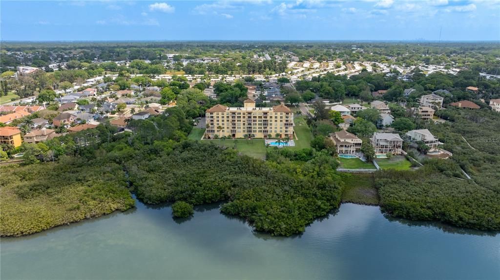 En Venta: $299,900 (2 camas, 2 baños, 1055 Pies cuadrados)