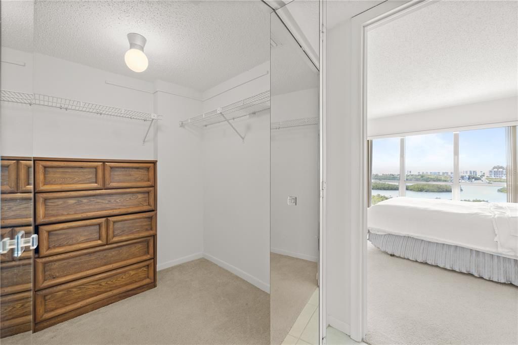 En Venta: $299,900 (2 camas, 2 baños, 1055 Pies cuadrados)