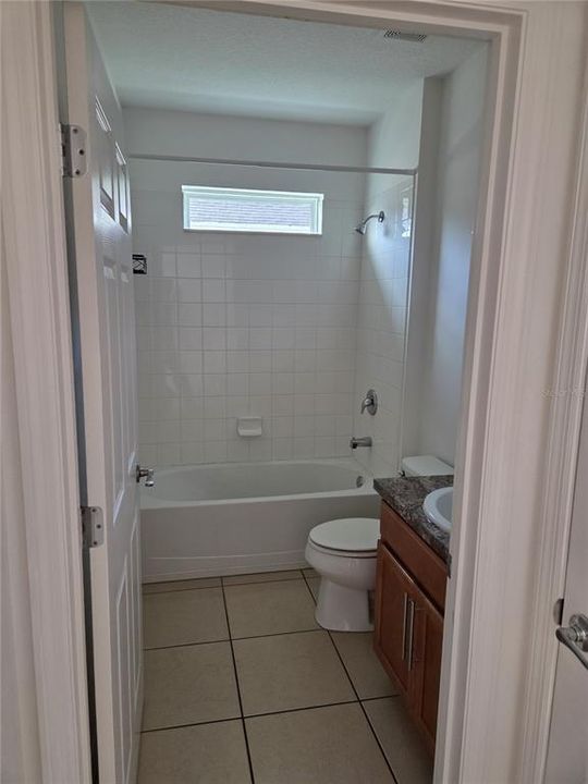 Activo con contrato: $2,300 (4 camas, 3 baños, 2814 Pies cuadrados)