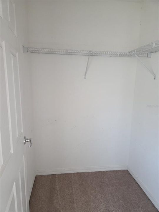 Activo con contrato: $2,300 (4 camas, 3 baños, 2814 Pies cuadrados)