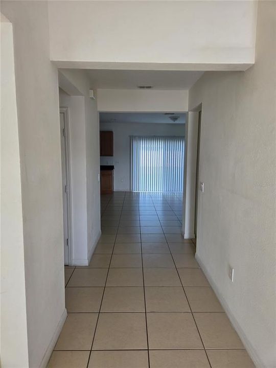 Activo con contrato: $2,300 (4 camas, 3 baños, 2814 Pies cuadrados)
