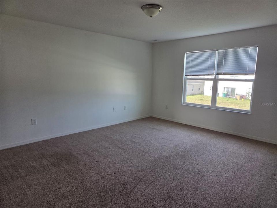 Activo con contrato: $2,300 (4 camas, 3 baños, 2814 Pies cuadrados)