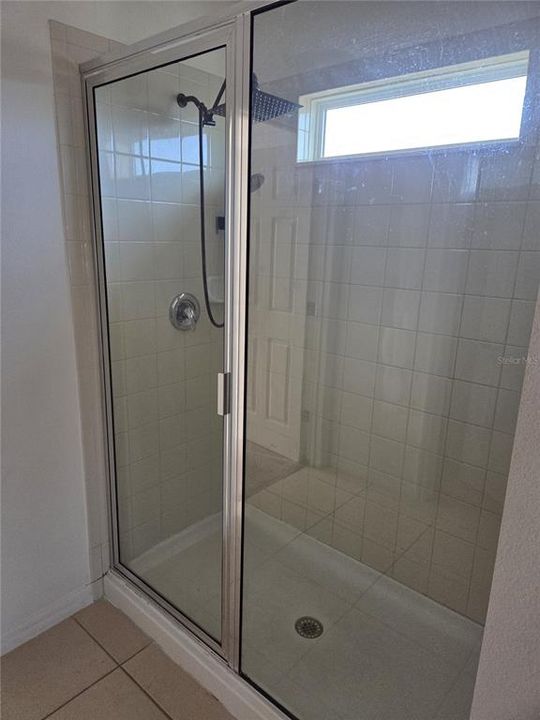 Activo con contrato: $2,300 (4 camas, 3 baños, 2814 Pies cuadrados)