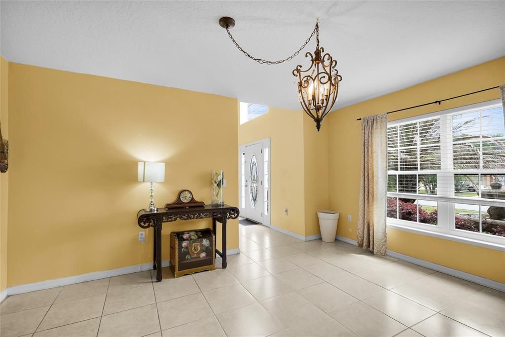 Activo con contrato: $349,900 (4 camas, 2 baños, 2336 Pies cuadrados)
