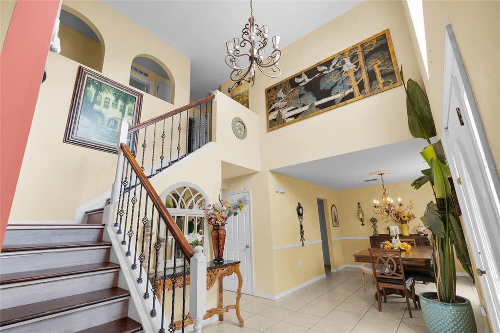 Activo con contrato: $349,900 (4 camas, 2 baños, 2336 Pies cuadrados)