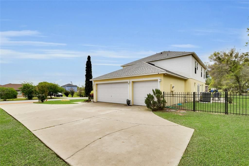Activo con contrato: $349,900 (4 camas, 2 baños, 2336 Pies cuadrados)