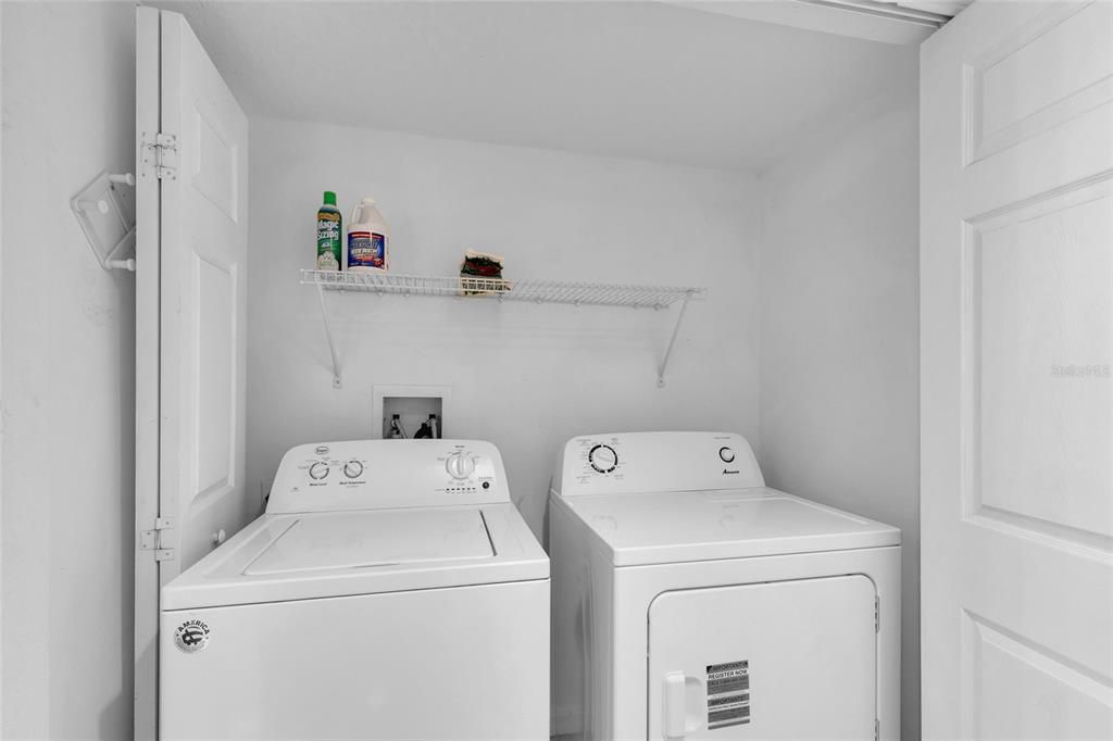 Activo con contrato: $349,900 (4 camas, 2 baños, 2336 Pies cuadrados)