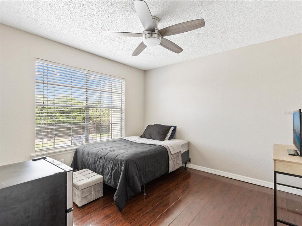 For Rent: $1,900 (3 beds, 2 baths, 1157 Square Feet)