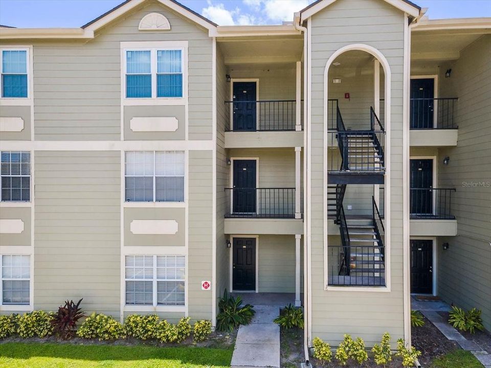 For Rent: $1,900 (3 beds, 2 baths, 1157 Square Feet)