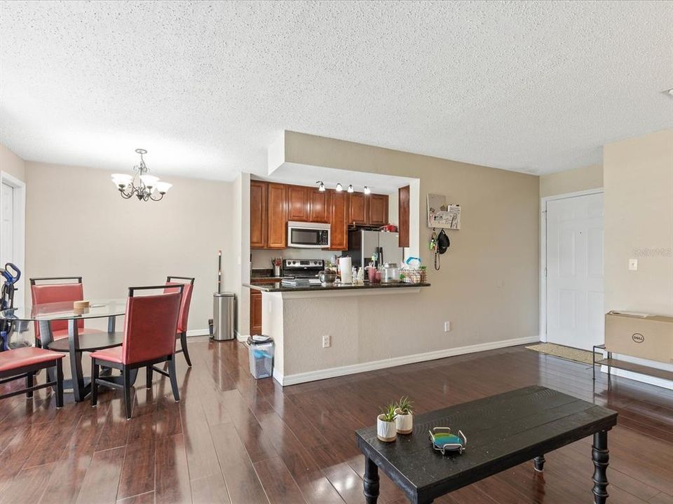 For Rent: $1,900 (3 beds, 2 baths, 1157 Square Feet)