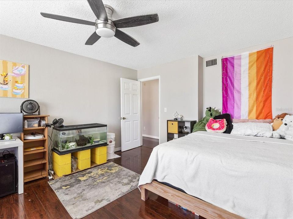 For Rent: $1,900 (3 beds, 2 baths, 1157 Square Feet)