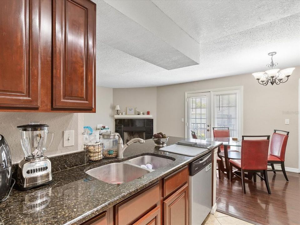 For Rent: $1,900 (3 beds, 2 baths, 1157 Square Feet)
