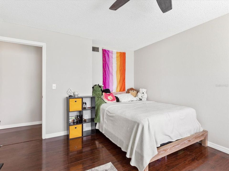 For Rent: $1,900 (3 beds, 2 baths, 1157 Square Feet)