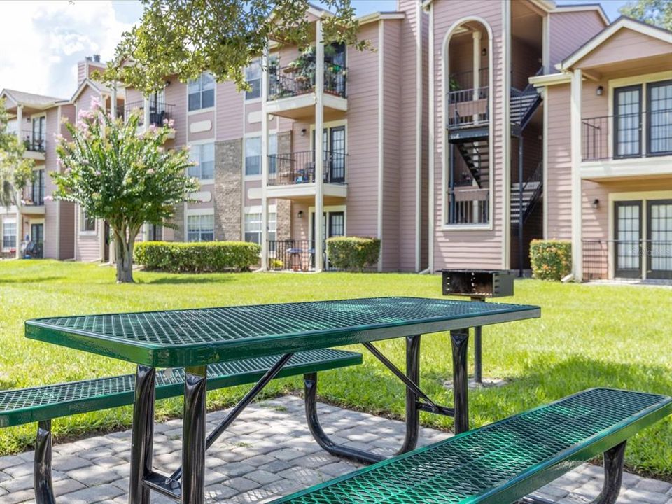 For Rent: $1,900 (3 beds, 2 baths, 1157 Square Feet)