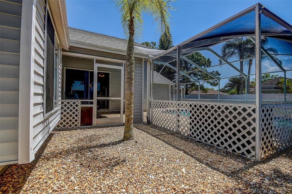 Activo con contrato: $459,000 (4 camas, 2 baños, 2050 Pies cuadrados)