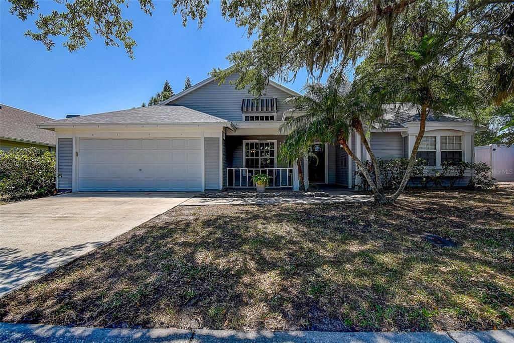 Activo con contrato: $459,000 (4 camas, 2 baños, 2050 Pies cuadrados)